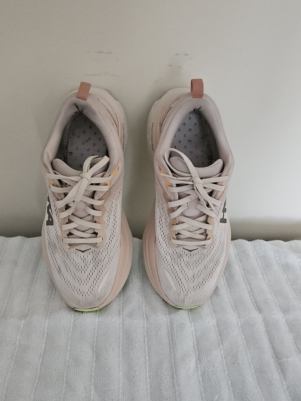 HOKA ONE ONE Bondi 8 Women’s Size 8.5 Sneakers Cream/Vanilla 1127952-CMV - Picture 4 of 11